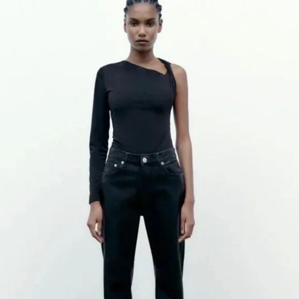 NWOT Zara One Sleeve Black Bodysuit w/ Twist Shoulder Size M